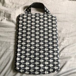 Hanging magnet board